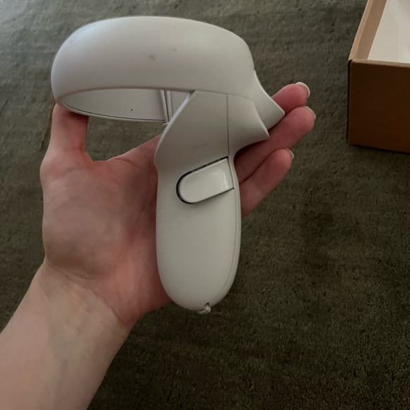 Oculus Quest 2 VR Headset - Picture 8 of 11